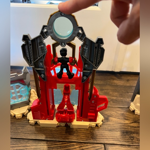 Playskool Heroes Iron Man Armour-Up Fortress - Picture 13 of 16